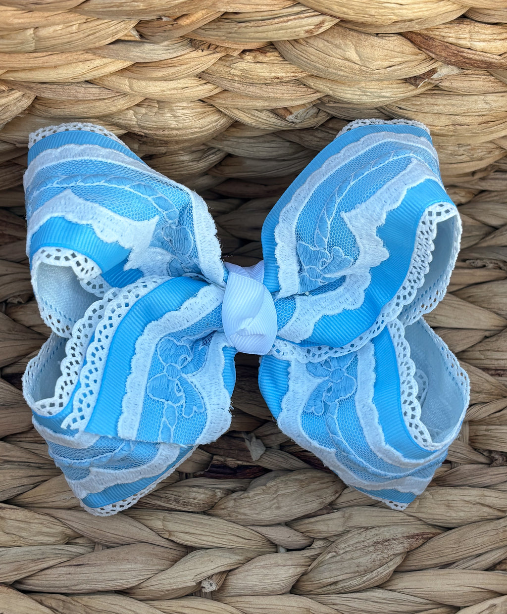 5” Blue Bow Lace on White Scallop Bow